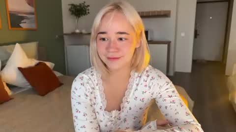 Lucy Nip slip shady online show from 26, 6, 2026
