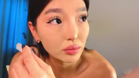Snapshot of hey_herbal chatting on 25, 6, 2026 Audrey online show from 25, 6, 2026