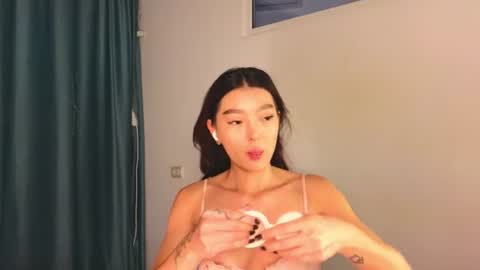 Snapshot of hey_herbal chatting on 14, 7, 2026 Audrey online show from 14, 7, 2026