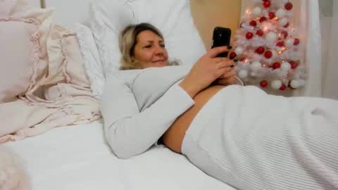 Snapshot of heyheygrey chatting on 4, 1, 2025 Heyheygrey online show from 4, 1, 2025