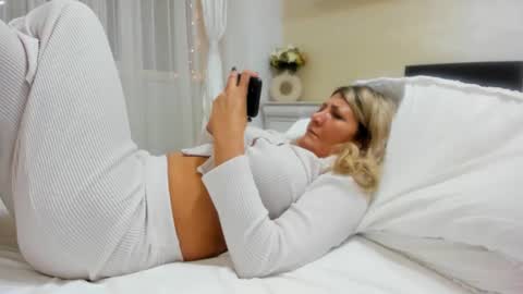 Snapshot of heyheygrey chatting on 4, 1, 2025 Heyheygrey online show from 4, 1, 2025