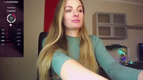 Snapshot of hi_bye_ chatting on 4, 1, 2025 Lina online show from 4, 1, 2025