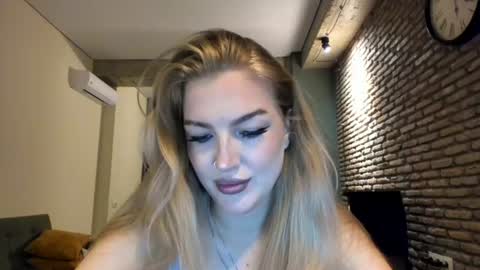 Snapshot of hi_lina chatting on 23, 6, 2026 Hi lina online show from 23, 6, 2026