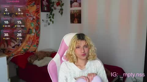 Snapshot of hi_scarlett chatting on 18, 9, 2025 hi_scarlett online show from 18, 9, 2025