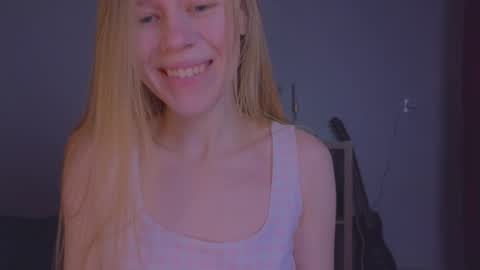 Snapshot of hihi_im_chloe chatting on 8, 2, 2025 Chloe online show from 8, 2, 2025