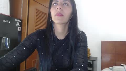 hilaril18 online show from 19, 1, 2025