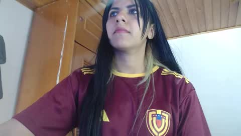 hilaril18 online show from 5, 10, 2025