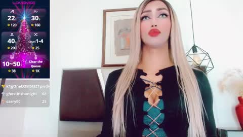 Snapshot of hilary_avilan chatting on 6, 12, 2024 Hilary Avilan online show from 6, 12, 2024