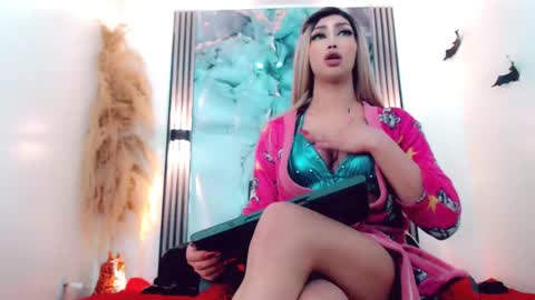 Hilary Avilan online show from 22, 9, 2025