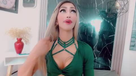 Hilary Avilan online show from 8, 5, 2026
