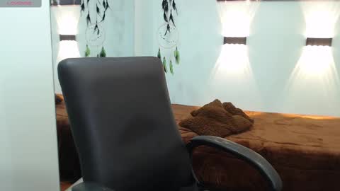 Snapshot of hilaryclowerx chatting on 9, 2, 2025 H I L A R Y online show from 9, 2, 2025