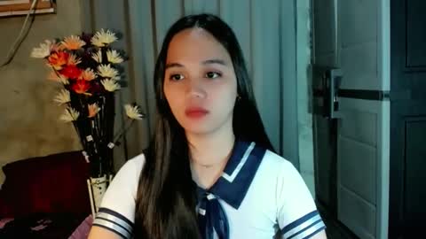 Snapshot of hilarymolly chatting on 8, 4, 2026 hilarymolly online show from 8, 4, 2026