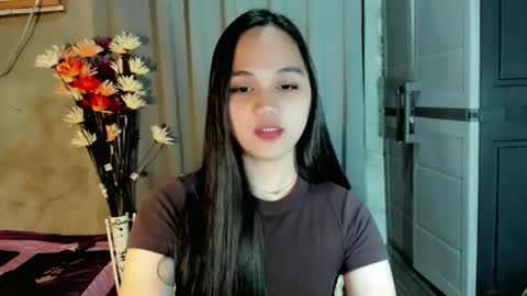 Snapshot of hilarymolly chatting on 9, 4, 2026 hilarymolly online show from 9, 4, 2026