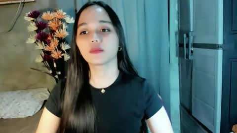 Snapshot of hilarymolly chatting on 2, 5, 2026 hilarymolly online show from 2, 5, 2026
