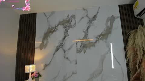 Hilary Thomsom online show from 19, 3, 2026