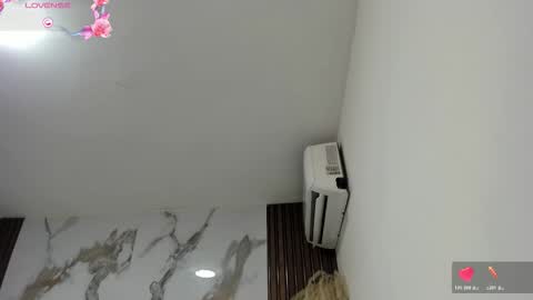 Hilary Thomsom online show from 24, 3, 2026