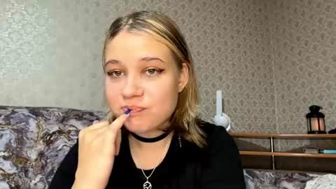 Snapshot of hildeconery chatting on 13, 6, 2026 Julia online show from 13, 6, 2026