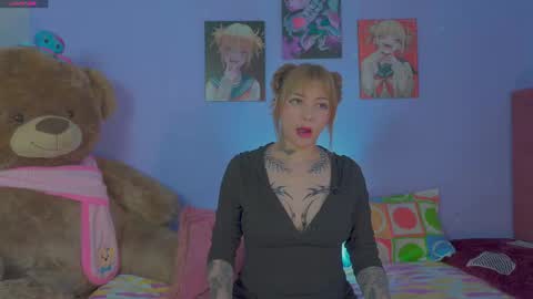 Snapshot of himiiko_toga chatting on 21, 11, 2025 Himiiko online show from 21, 11, 2025