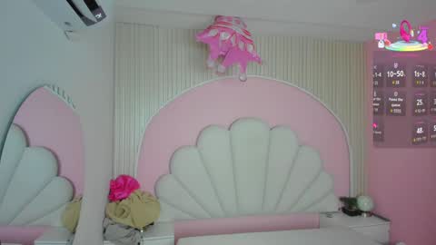 Snapshot of hinata_dolly chatting on 4, 4, 2026 hinata_dolly online show from 4, 4, 2026