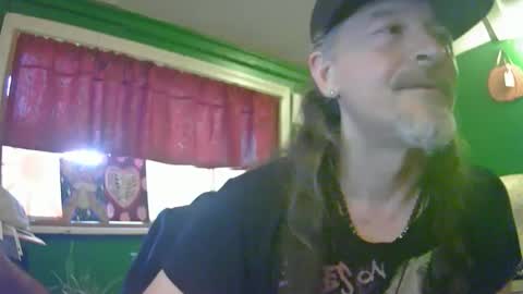 Snapshot of hippiedad333 chatting on 5, 6, 2026 hippiedad333 online show from 5, 6, 2026