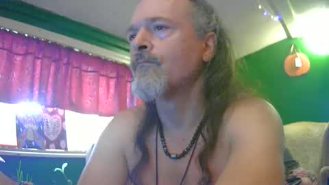 Snapshot of hippiedad333 chatting on 10, 6, 2026 hippiedad333 online show from 10, 6, 2026
