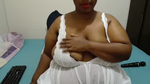 Snapshot of hips2sexy chatting on 27, 12, 2024 hips2sexy online show from 27, 12, 2024