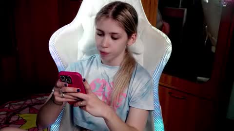 Holly online show from 1, 11, 2025