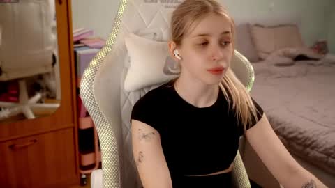 Holly online show from 6, 5, 2026