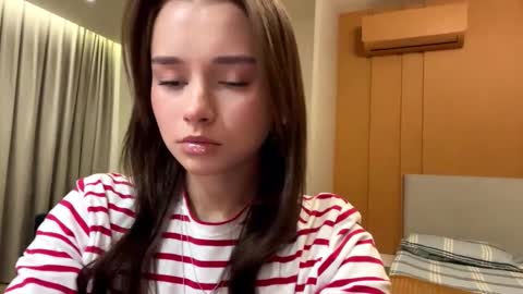 Snapshot of hoaarisa chatting on 12, 11, 2025 Sofia online show from 12, 11, 2025