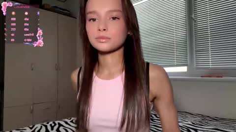 Snapshot of hoaarisa chatting on 27, 11, 2025 Sofia online show from 27, 11, 2025