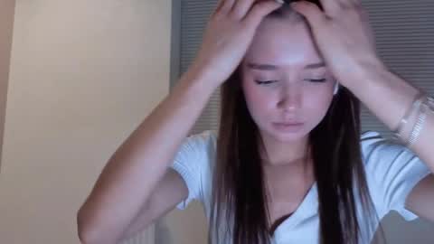 Snapshot of hoaarisa chatting on 30, 11, 2025 Sofia online show from 30, 11, 2025