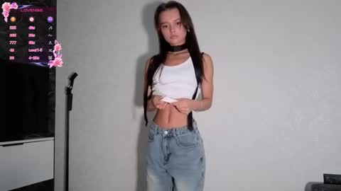 Snapshot of hoaarisa chatting on 5, 12, 2025 Sofia online show from 5, 12, 2025