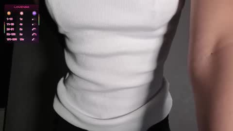 Snapshot of hoaarisa chatting on 22, 12, 2025 Sofia online show from 22, 12, 2025