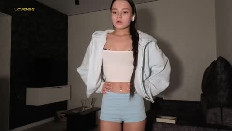 Snapshot of hoaarisa chatting on 6, 5, 2026 Sofia online show from 6, 5, 2026
