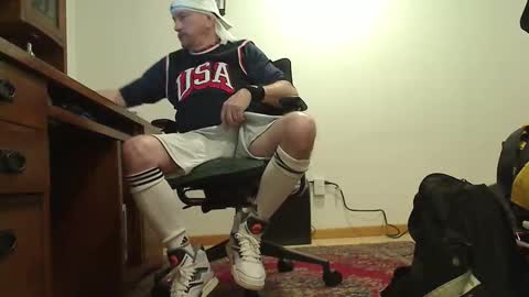 Snapshot of hockeybud chatting on 29, 11, 2025 Rick online show from 29, 11, 2025