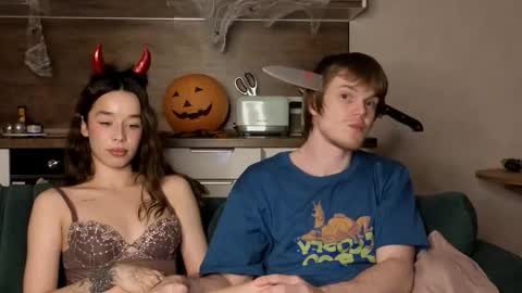 Snapshot of holdonbitch chatting on 30, 10, 2025 Misha and Stacy online show from 30, 10, 2025