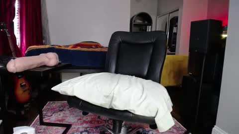 Snapshot of holenextdoor chatting on 31, 1, 2026 TheHoleNextDoor online show from 31, 1, 2026