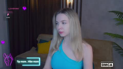 Snapshot of holl1would chatting on 31, 1, 2025 My social media links subscribe to support me online show from 31, 1, 2025