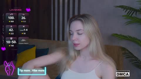 Snapshot of holl1would chatting on 4, 2, 2025 My social media links subscribe to support me online show from 4, 2, 2025