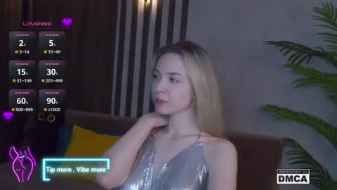 Snapshot of holl1would chatting on 14, 2, 2025 My social media links subscribe to support me online show from 14, 2, 2025