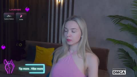 Snapshot of holl1would chatting on 4, 3, 2025 My social media links subscribe to support me online show from 4, 3, 2025