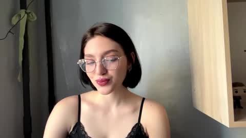 Snapshot of hollisguerrette chatting on 4, 4, 2026 Sofia online show from 4, 4, 2026