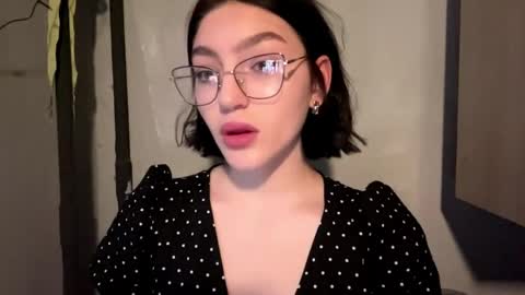 Snapshot of hollisguerrette chatting on 5, 4, 2026 Sofia online show from 5, 4, 2026