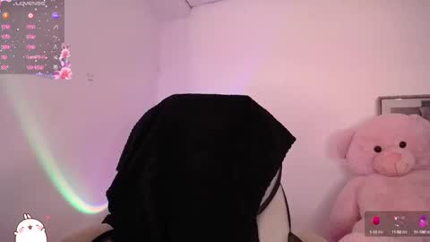 holly_16 online show from 12, 9, 2025