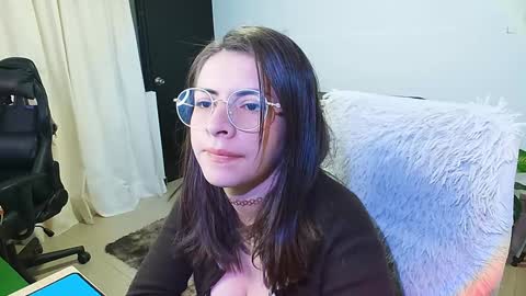 Snapshot of holly_and_honey_69 chatting on 5, 2, 2025 Holly and Honey online show from 5, 2, 2025