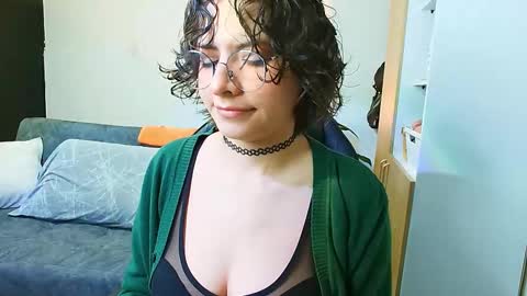 Snapshot of holly_and_honey_69 chatting on 19, 9, 2025 Holly and Honey online show from 19, 9, 2025