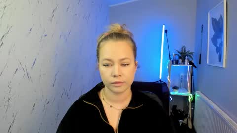 Holly online show from 1, 10, 2025