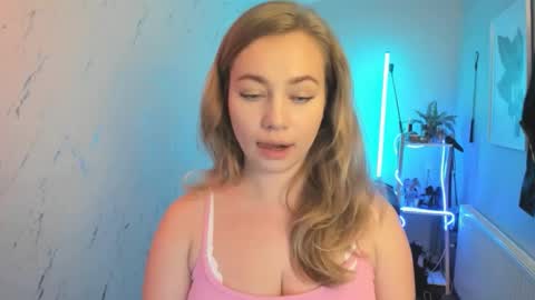 Holly online show from 14, 10, 2025