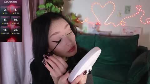 holly_berryy_ online show from 5, 10, 2025