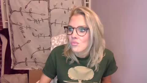 holly_bourbon online show from 5, 10, 2025
